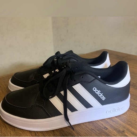 adidas Other - Adidas sneaker